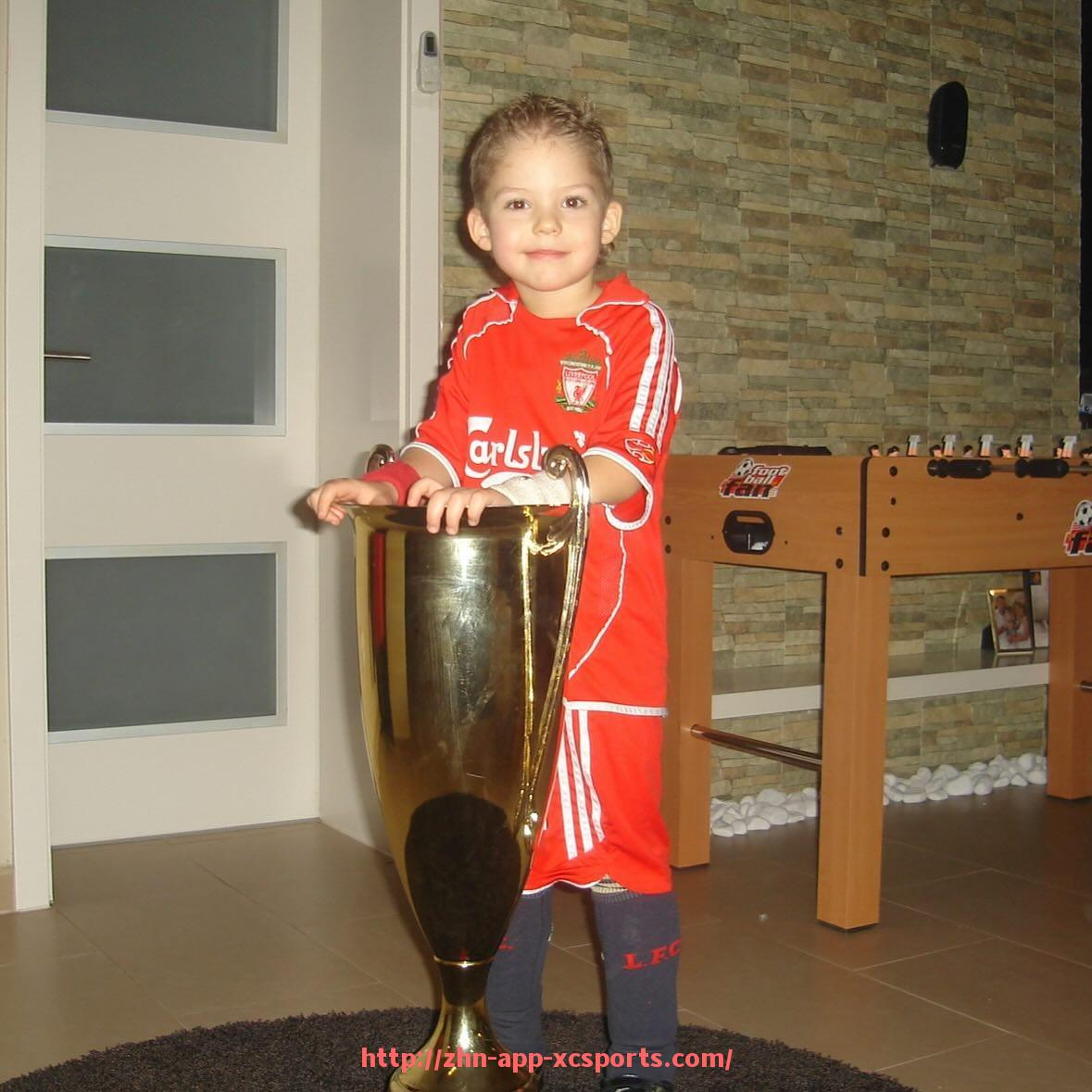 杏彩体育-世俱杯32强球队最新比赛阵容公开，主力与替补名单全览